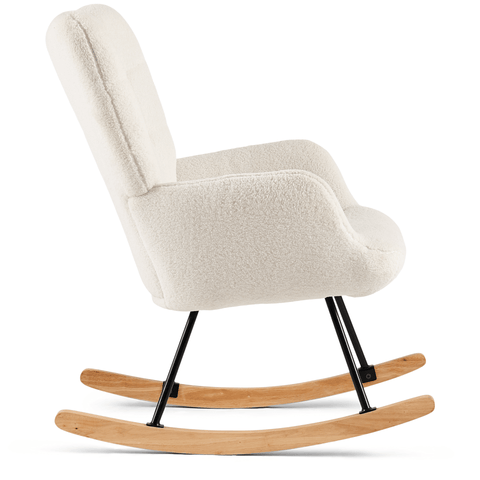 Allison gyngestol med armlæn - hvidt plys/imiteret lammeskind