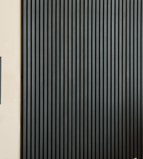 Premium fleksibel akustikpanel i sort egetræsfiner 2400x520x18 mm