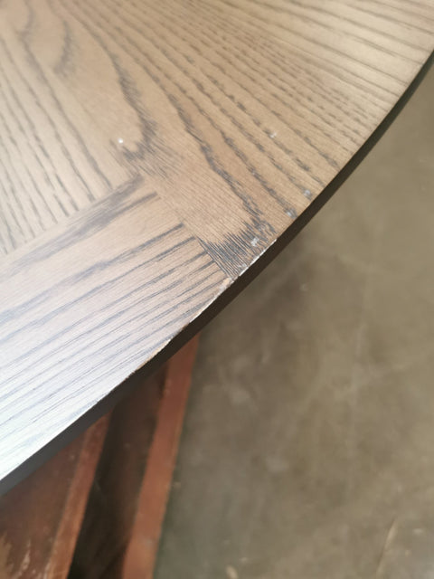 Maggie - Rundt spisebord i røget egefiner med udtræk 120/160/200 cm - Inkl. 2 Tillægsplader. Uden emballage, ridser, småskader (OUB10512)