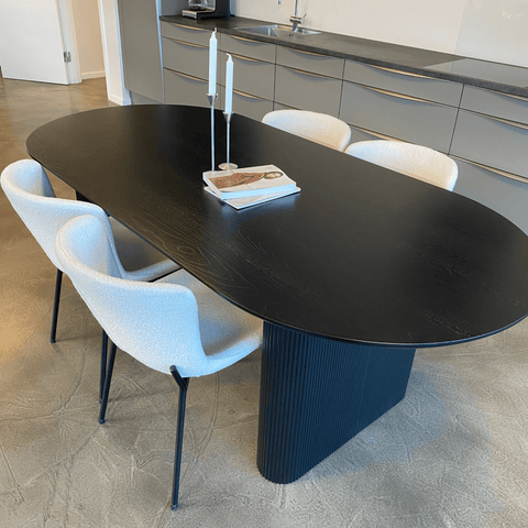 Carisma sort ovalt lamel spisebord 200 x 100 cm med søjleben