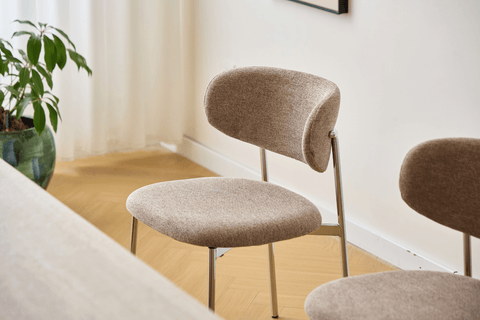 Lucinda spisebodsstol i chrome med sand tekstil