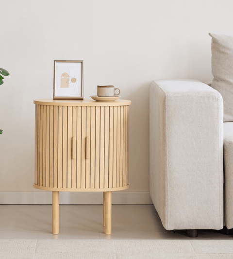 Penelope sengebord med jalousilåger i egetræslook – 45x35x60 cm