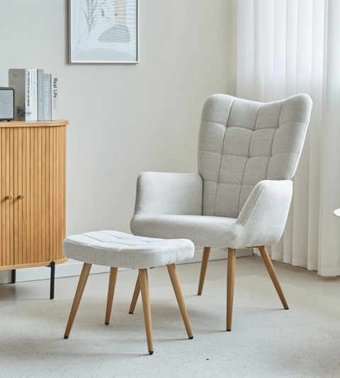 Robert lænestol med skammel - beige tekstil med egelook