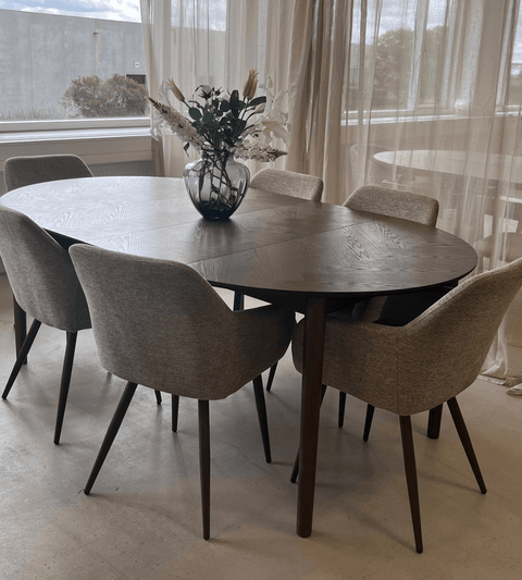 Jenna spisebordsstol - sand tekstil med røget egelook