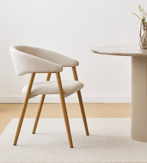 Ebba spisebordsstol - Beige tekstil med ben i egelook