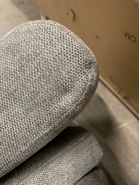 Alfred lænestol med vippefunktion og fodskammel i grå. Trykmærker/ Skæv (OU10048)