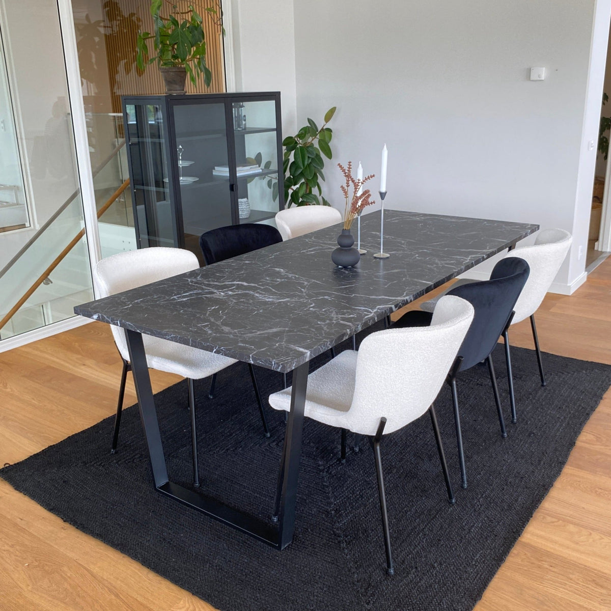 Karl - Spisebord i mat sort med marmor look / marmorprint | 210 x 90 cm ...