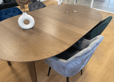 Liam rundt spisebord i røget egefiner med udtræk 120/160/200 cm - Inkl. 2 tillægsplader. Uden emballage, ridser, småskader (OUB10497)