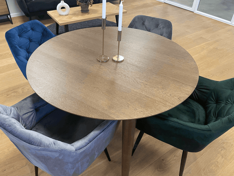 Liam rundt spisebord i røget egefiner med udtræk 120/160/200 cm - Inkl. 2 tillægsplader. Uden emballage, ridser, småskader (OUB10497)