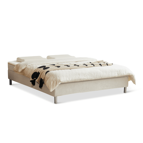 Kontinentalseng i beige 180x200 cm med 4 cm topmadras i PU-skum inkl. chrome ben