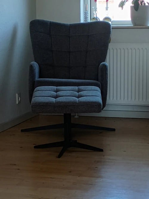 Alfred lænestol med vippefunktion og fodskammel i grå. Trykmærker/ Skæv (OU10048)