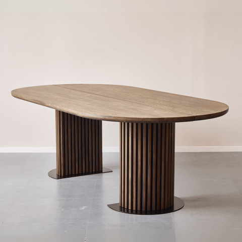 Matteo - Plankebord håndlavet snedkerbord med lamelfod i røget massiv eg 240x120x77 cm